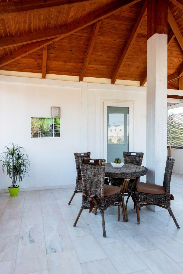 Nicole'S Garden Villa Kallithéa Esterno foto