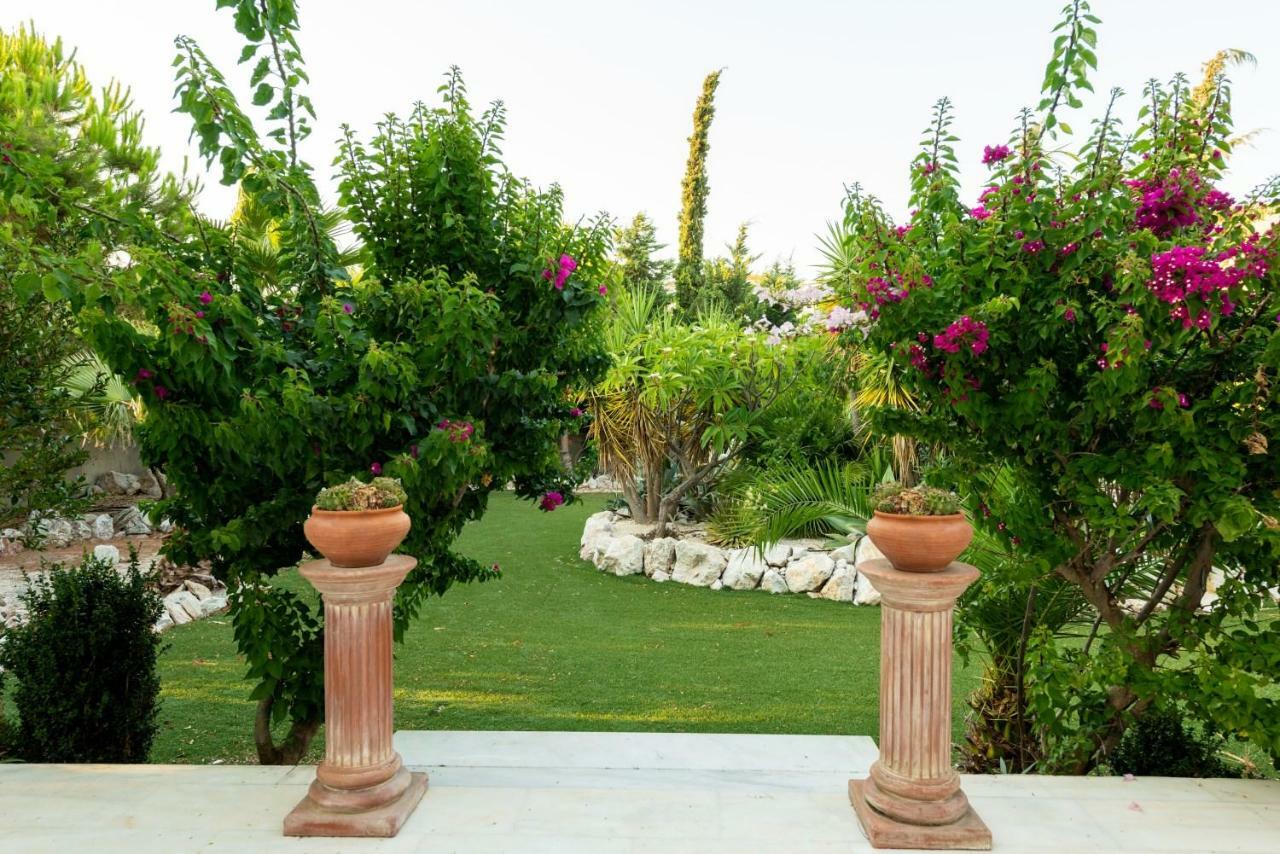 Nicole'S Garden Villa Kallithéa Esterno foto