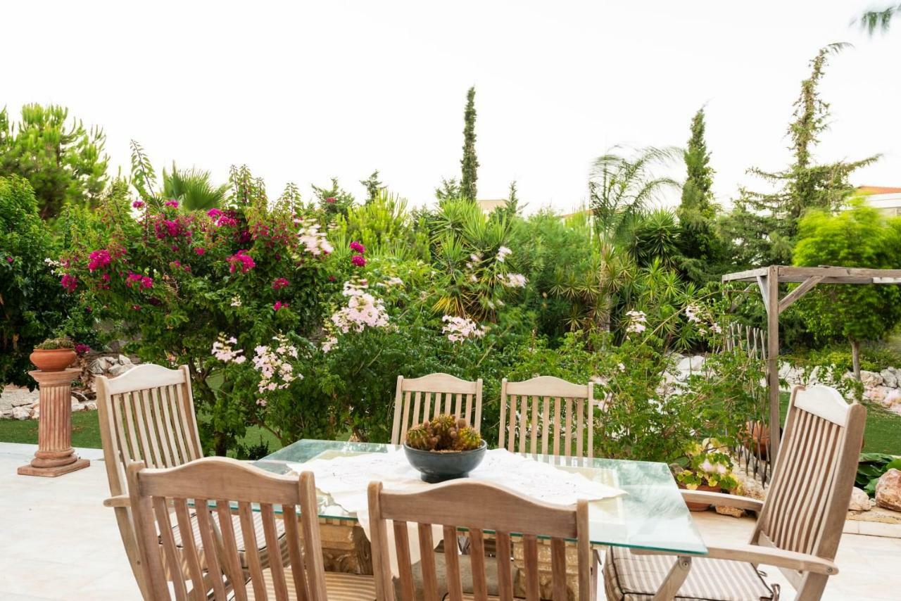 Nicole'S Garden Villa Kallithéa Esterno foto